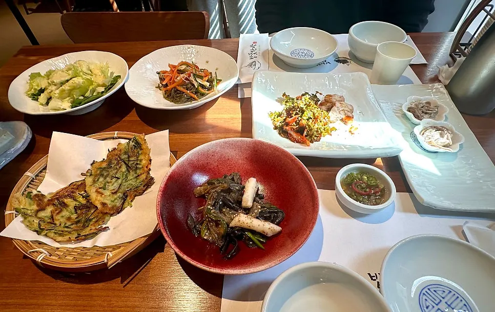 First round of appetizers in the Bapkkot Special