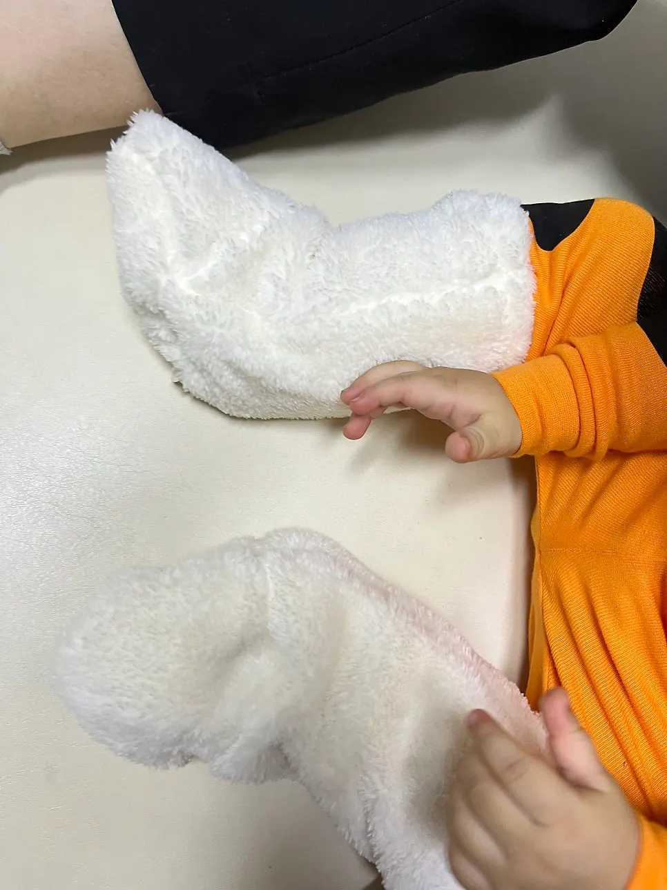 Baby foot warmers with elastic edging