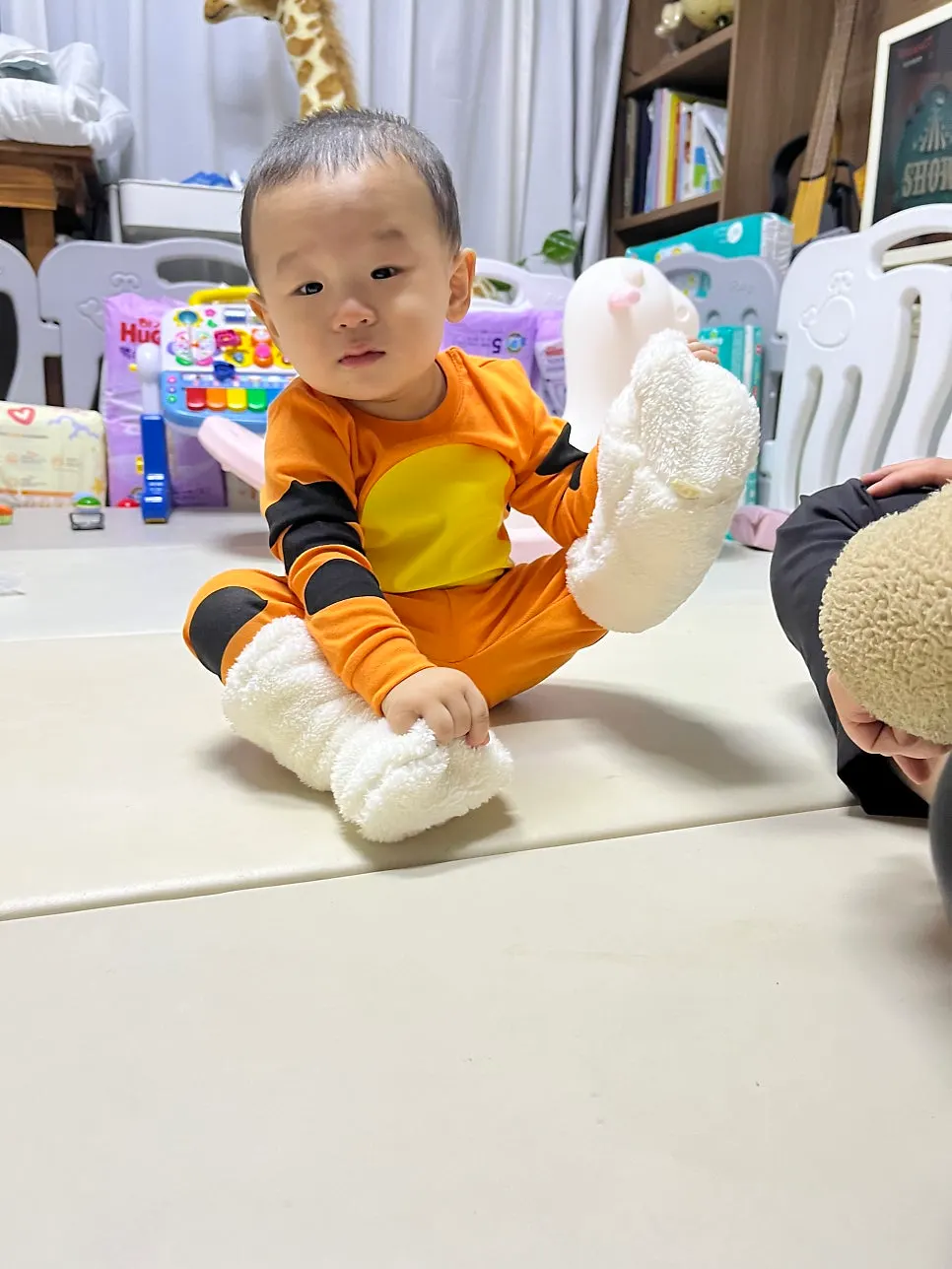 Boot-like baby winter foot warmers