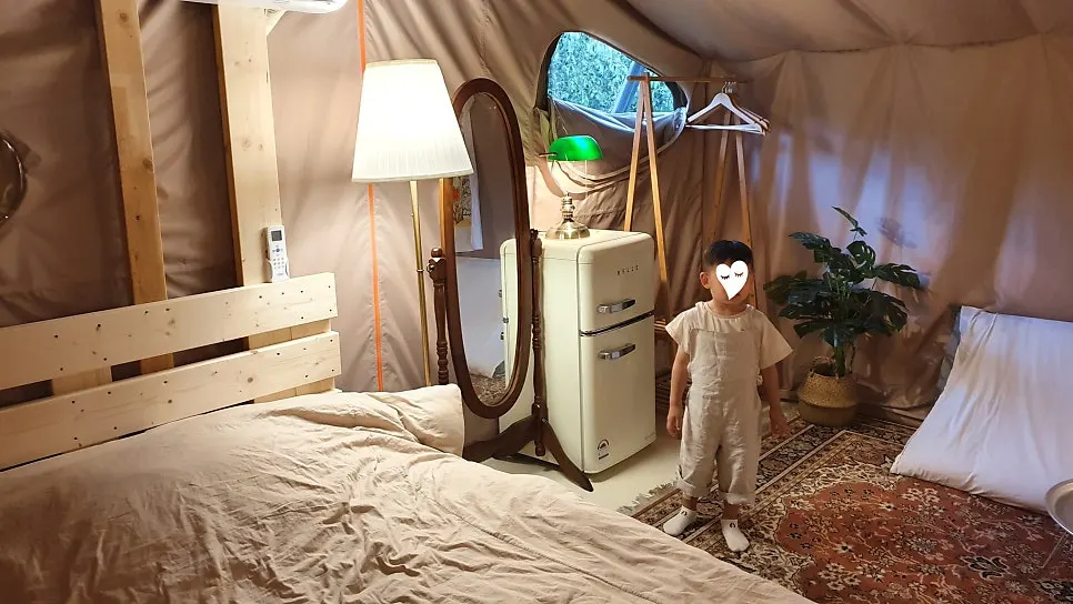 활동 후 자연스럽게 잡힌 린넨 주름