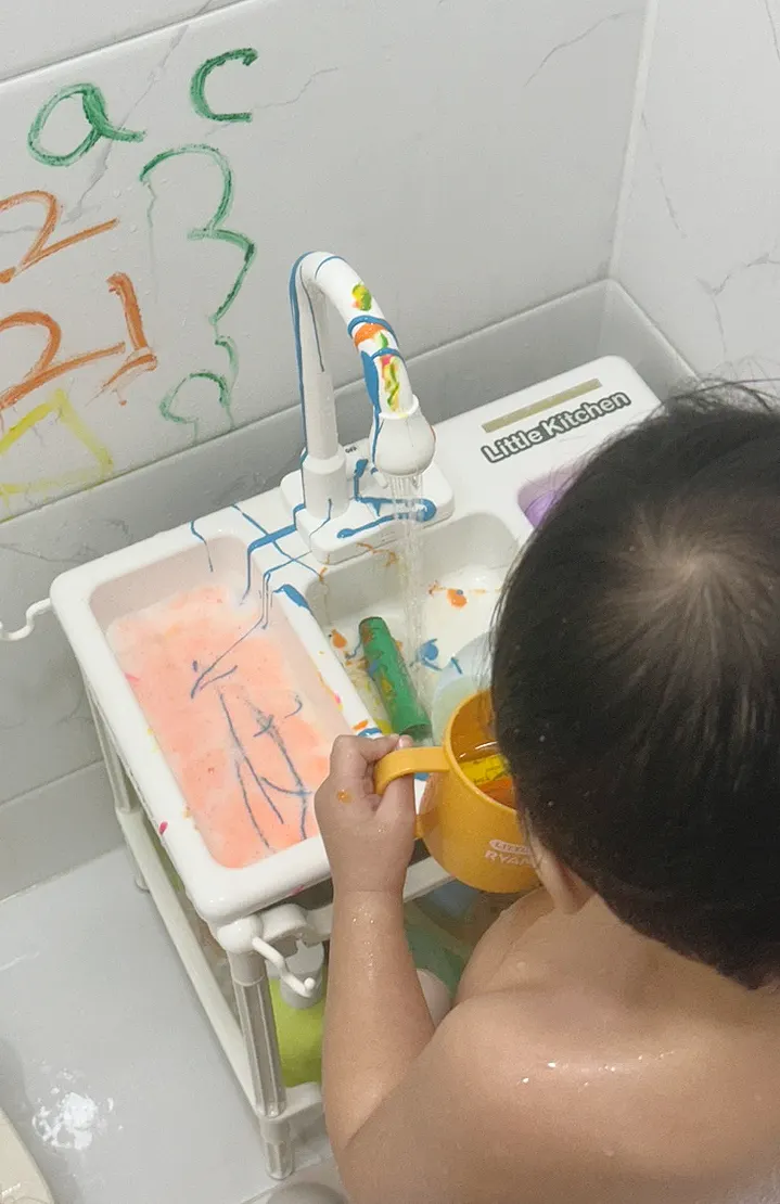 욕실에서 사용하는 아기 목욕핸들
