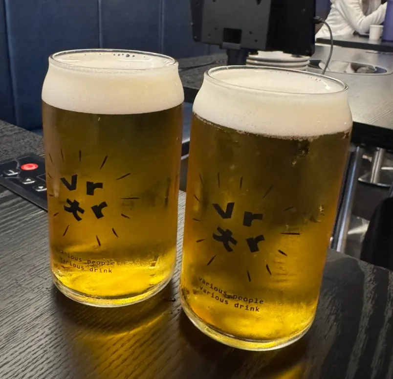 크림 생맥주 두 잔과 새로 소주