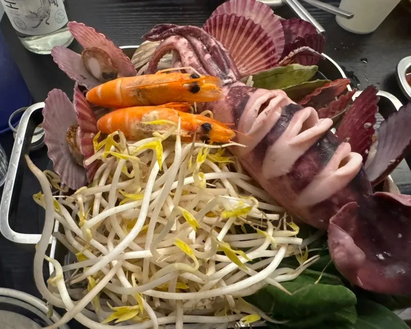 해물이 가득 담긴 바차바다찜