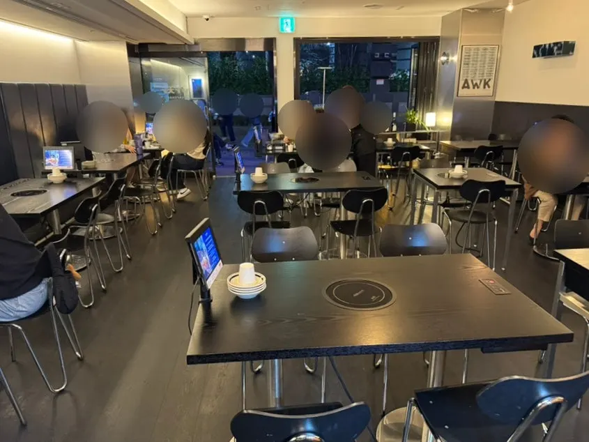 입구에 놓인 메뉴 안내판