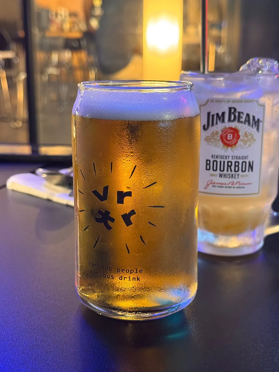 거품 가득한 크림생맥주 한 잔