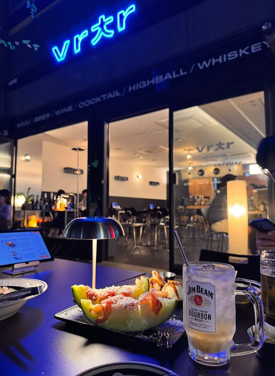 야장 자리에 차려진 안주와 술상