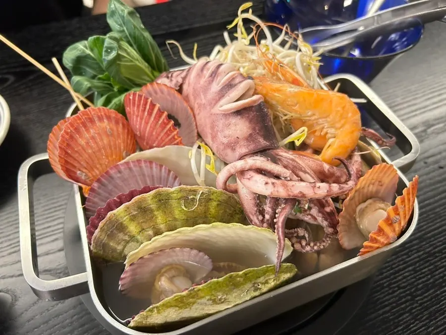 주문한 바차바다찜과 사이드 메뉴 상차림