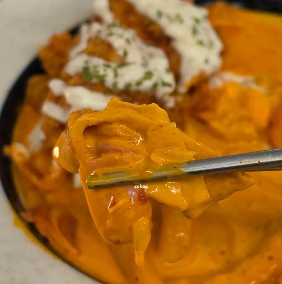 Rochi shrimp topped with onion-cream boneless fried chicken