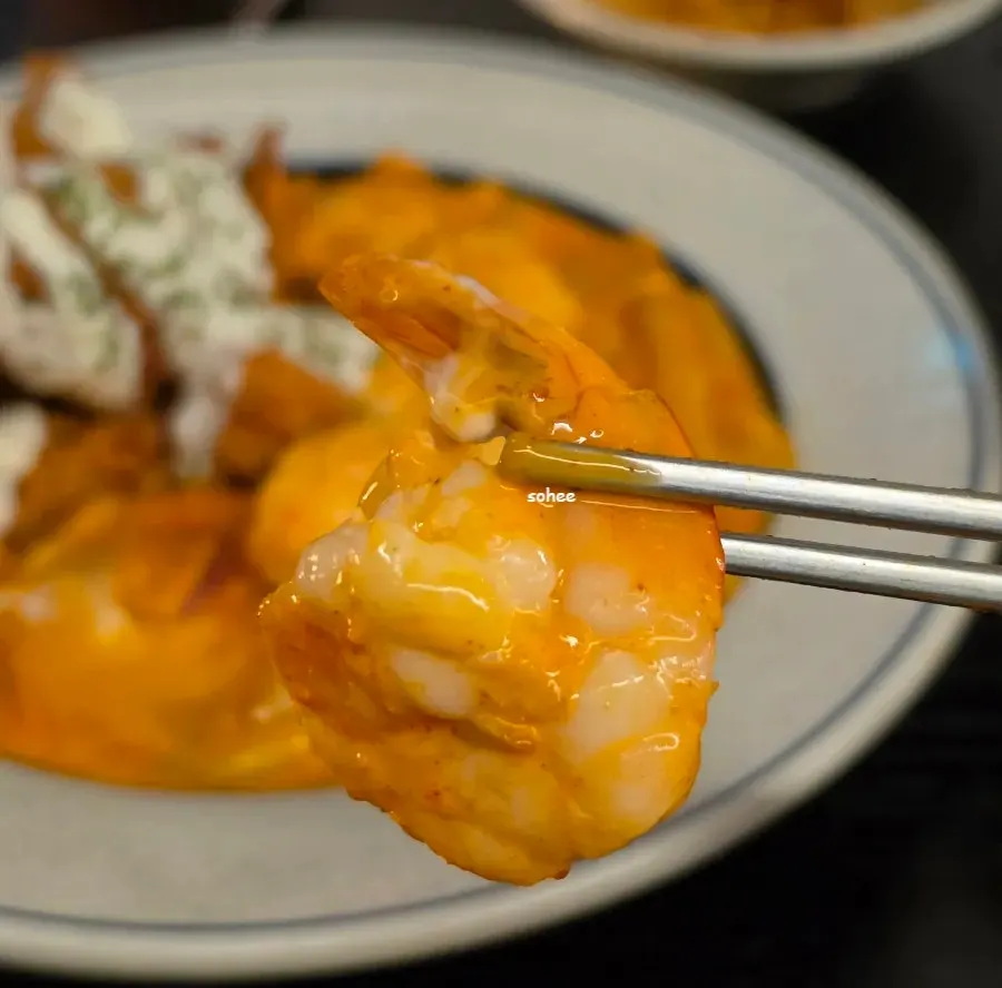 Rose tteokbokki with plump shrimp and bacon