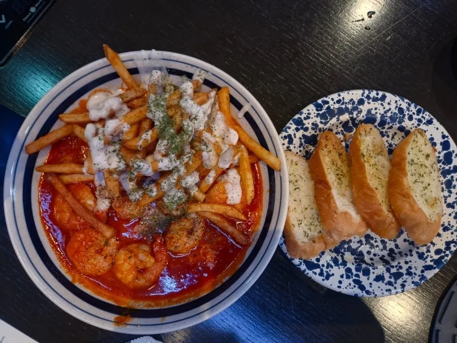 바게트를 추가한 모짜렐라칠리새우