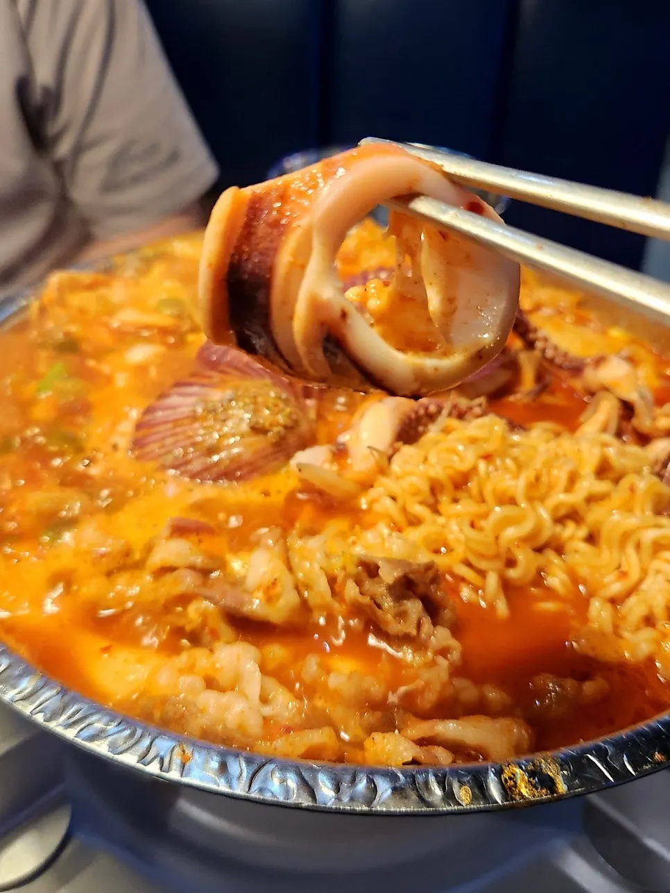 매콤달콤한 양념의 차돌 해물떡찜 클로즈업