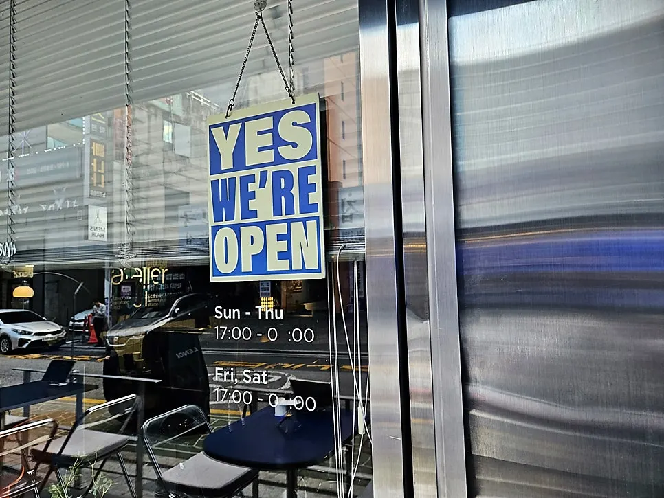 Business hours sign at Bacha Suji Branch