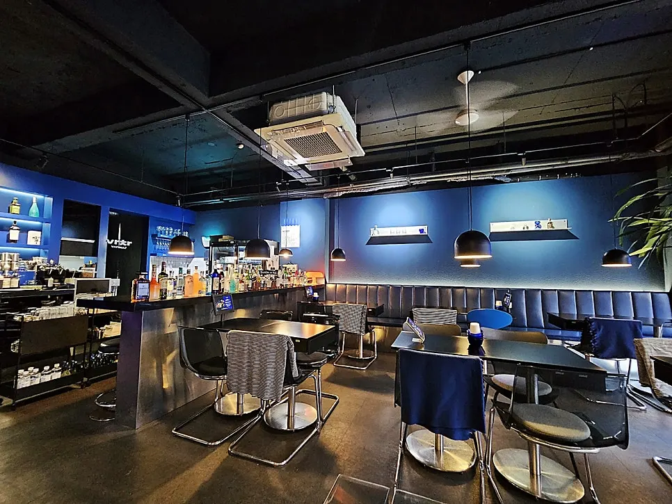 Table seating good for groups