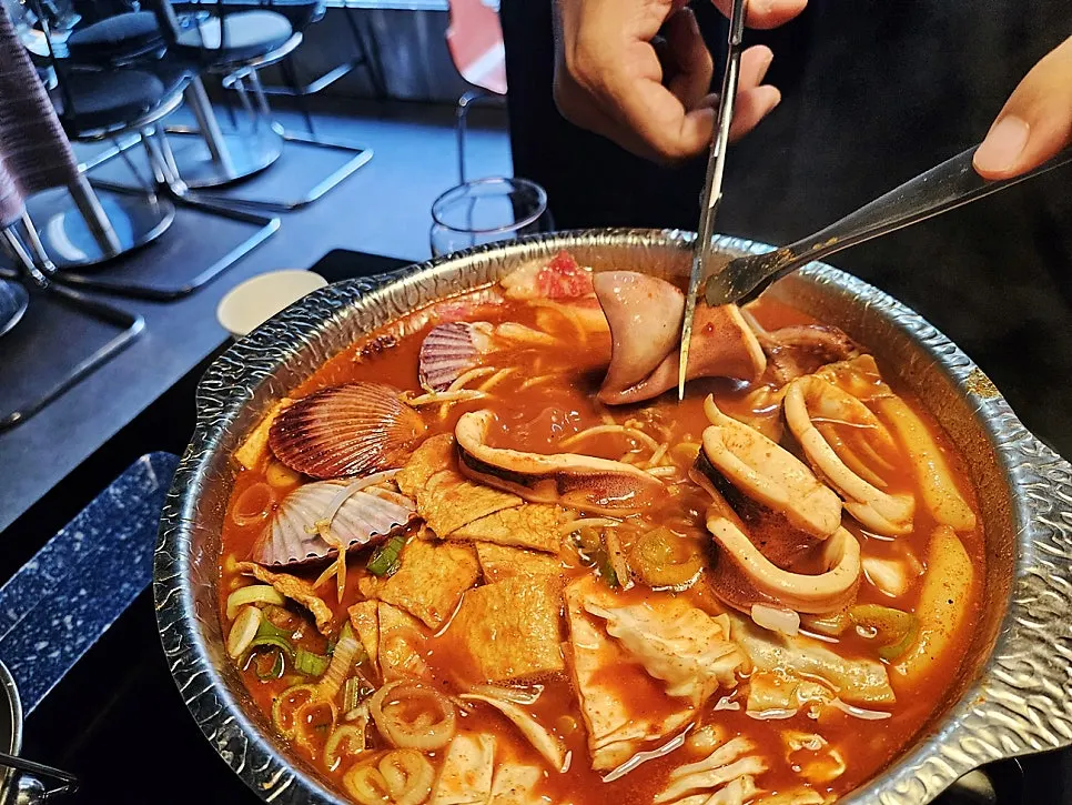 Bubbling tteokjjim broth with squid leg