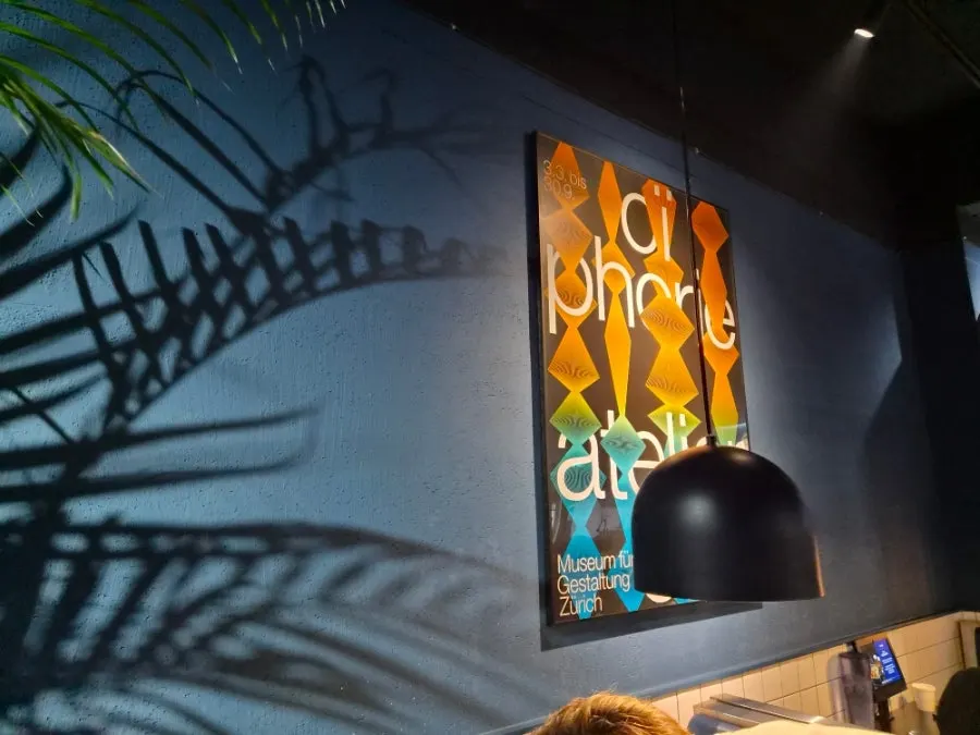 Tables and lighting at Bacha Suji Branch