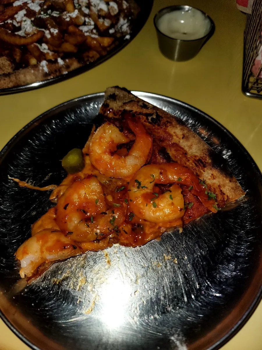 통새우가 올라간 쉬림프 갱스터 조각