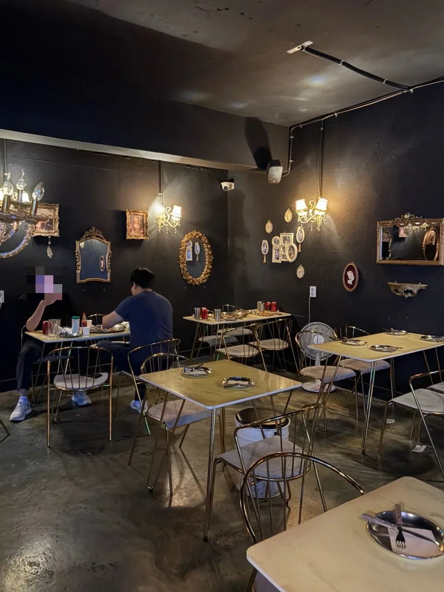 백스트리트피자 홀 좌석 풍경