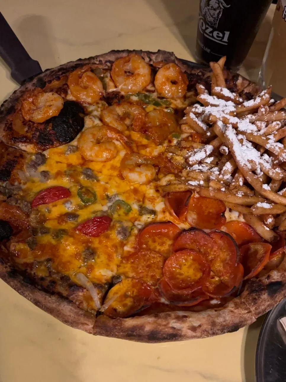 네 가지 맛으로 나뉜 쿼터 스트리트 피자