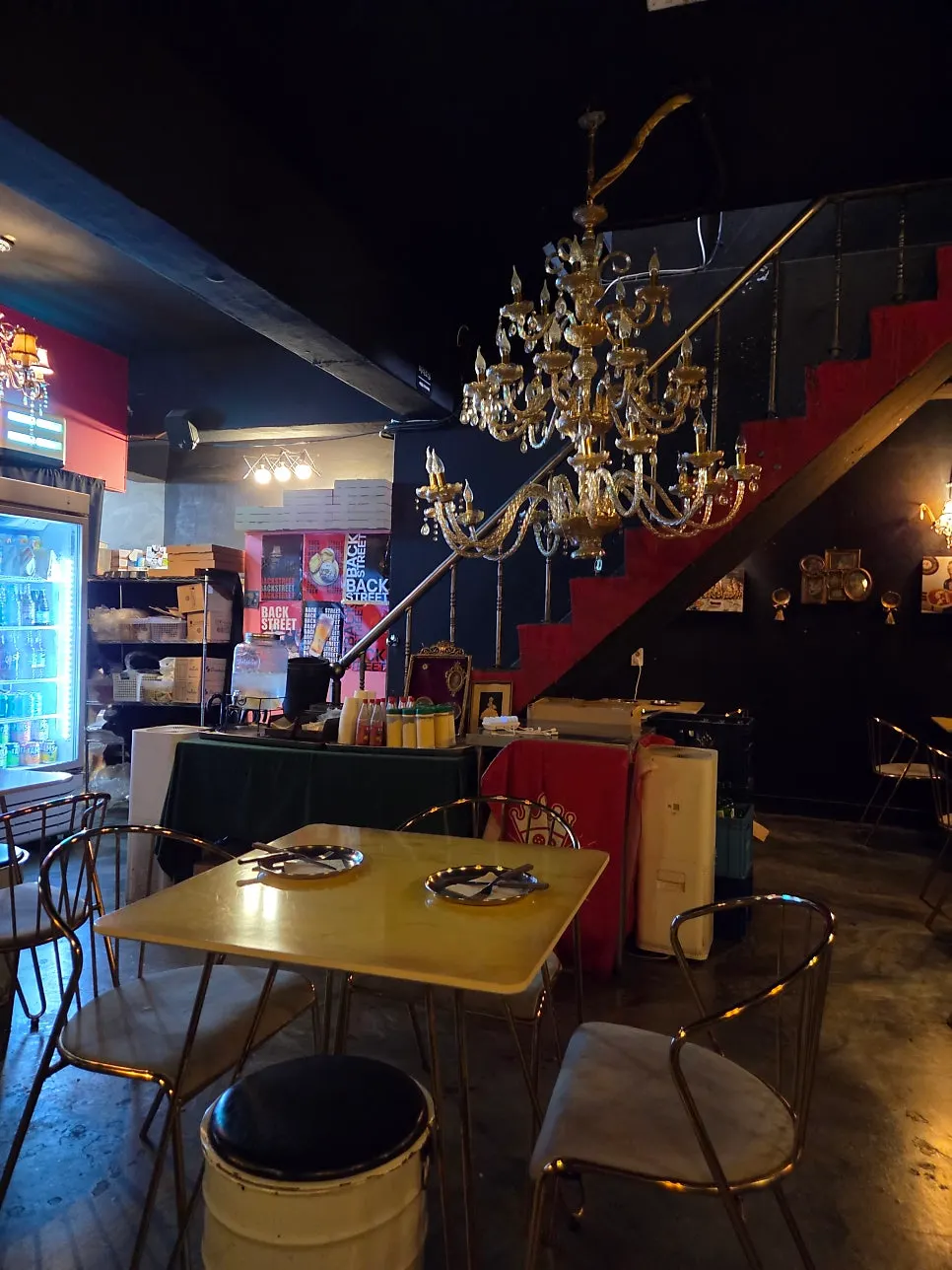 Antique-feeling seating area at Backstreet Pizza