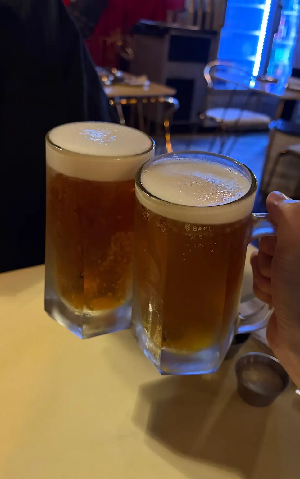 쿼터 스트리트 피자와 레드락 맥주 상차림