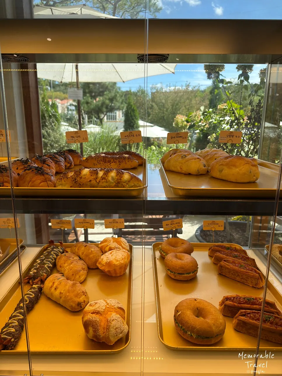 Dessert display stand at Baedagol Bakery House