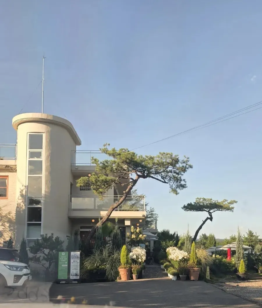 Exterior of Baedagol Bakery House and its green garden