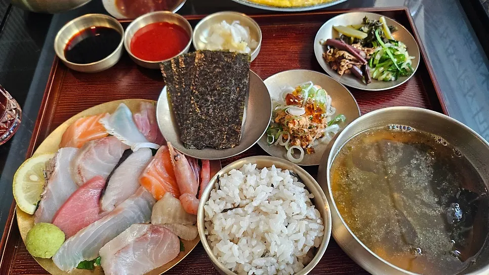 Full spread of the assorted aged sashimi deluxe set