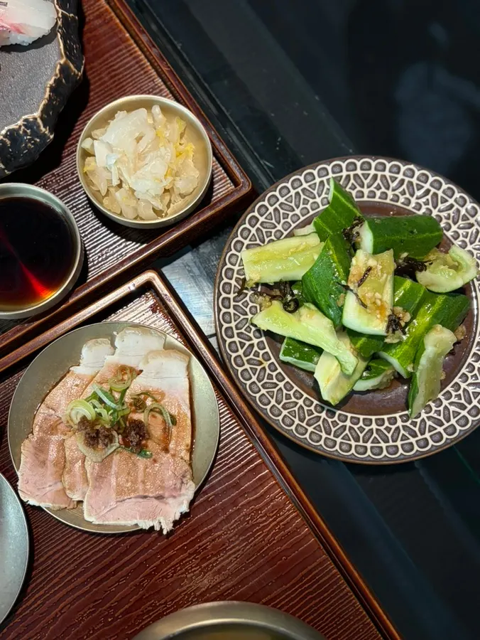 Almuerzo especial con sushi y sopa de algas