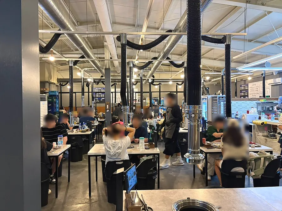 Clean, spacious interior of Seokjeongwon Asan Branch