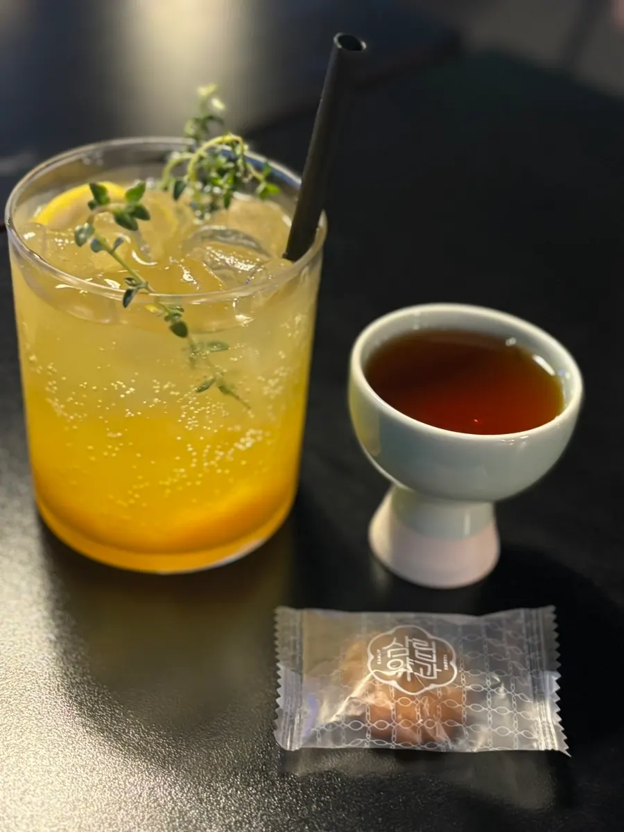 エードグラスに入ったアフタヌーンマンゴーのノンアルコール
