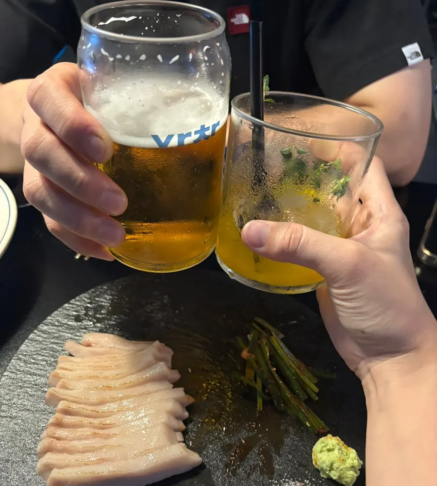 爽やかなマンゴーノンアルコールドリンクのクローズアップ