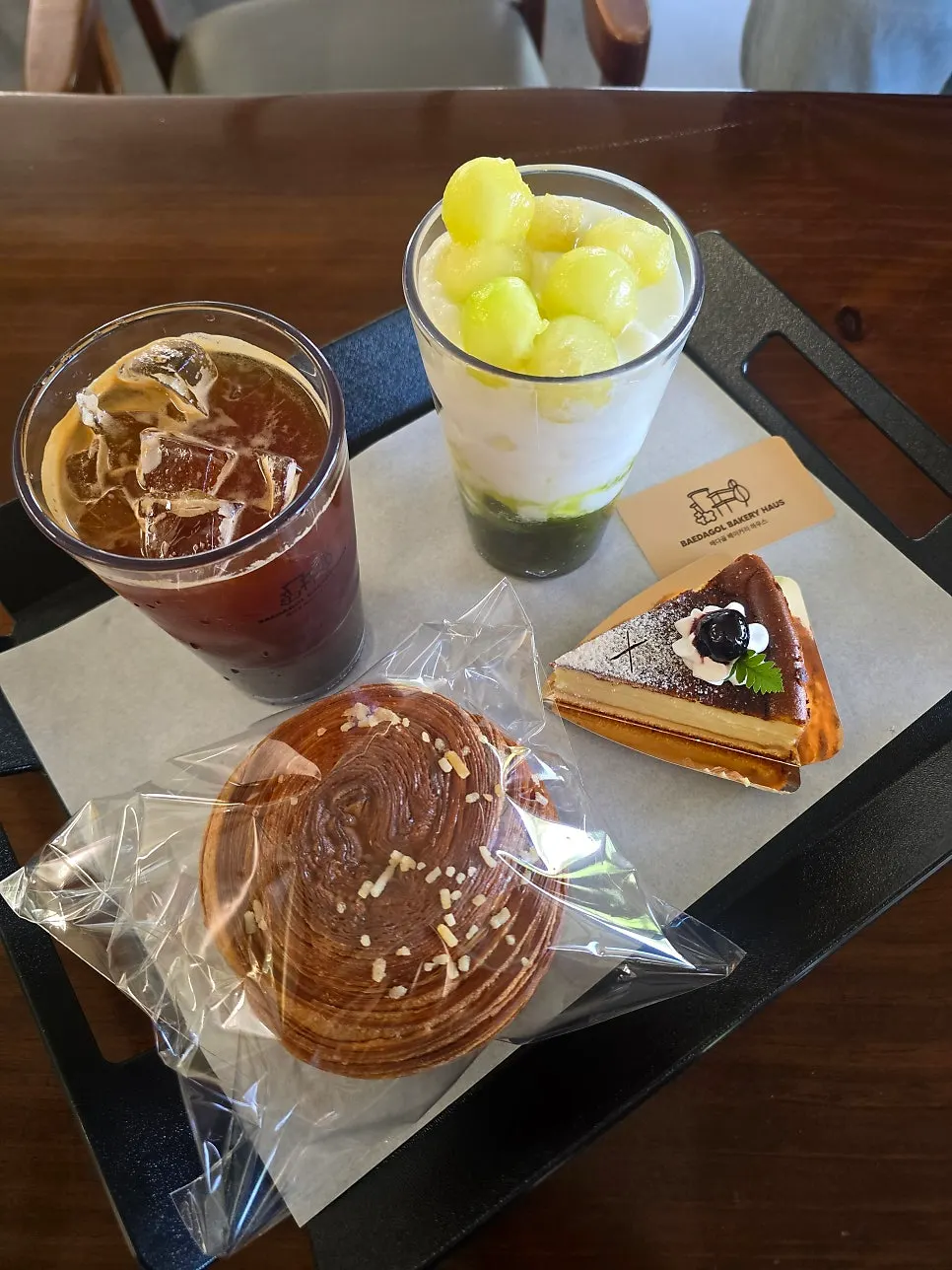 아메리카노와 소금빵 조합