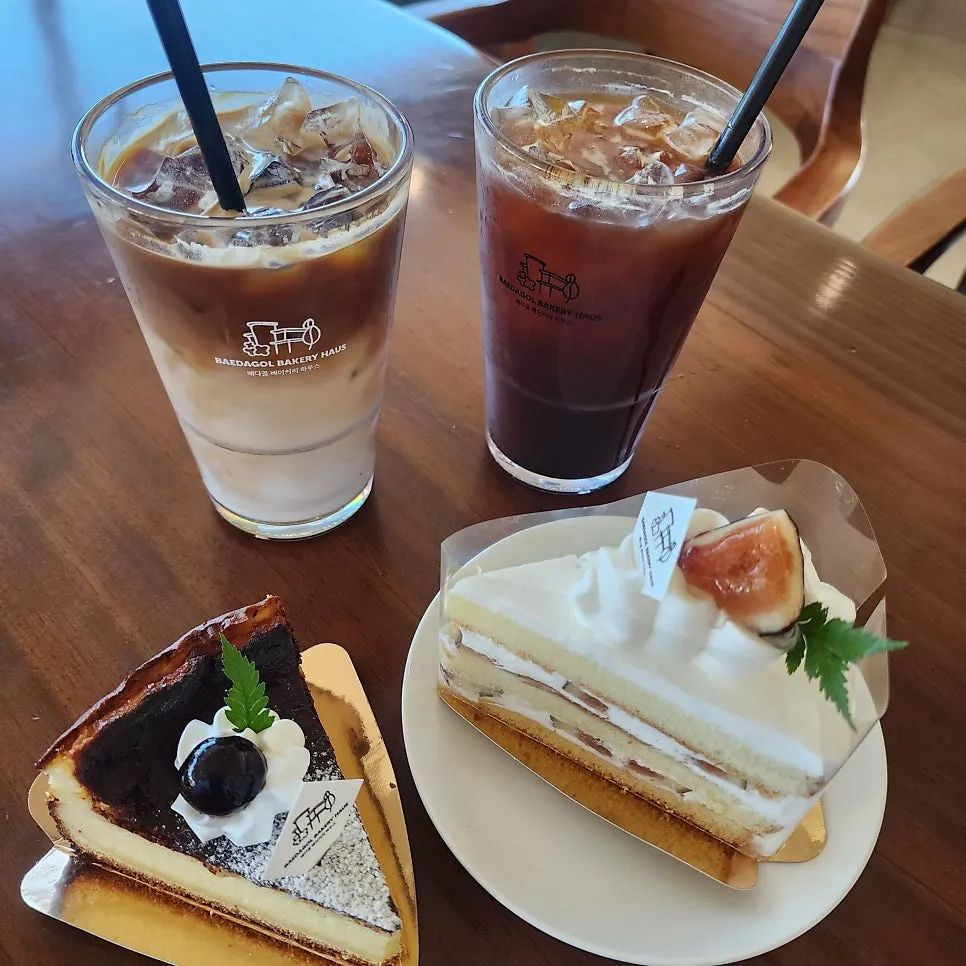 Americano at Baedagol Bakery House