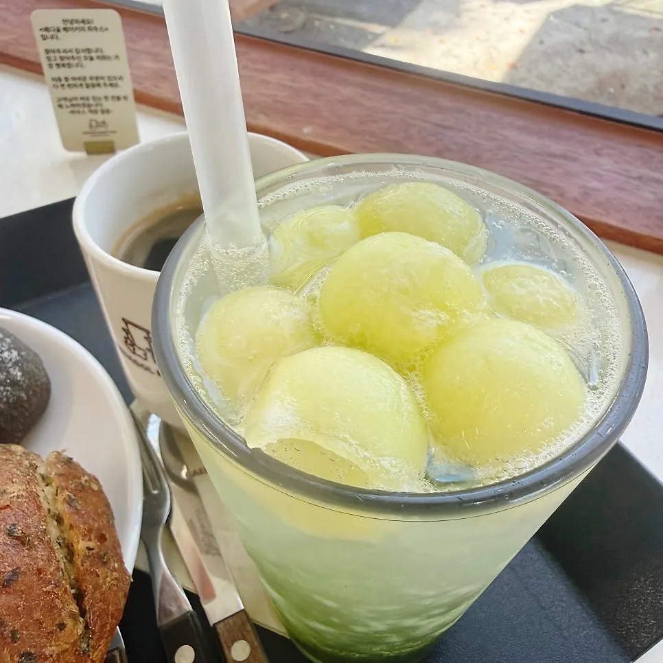 Fresh melon warreu ade with melon chunks