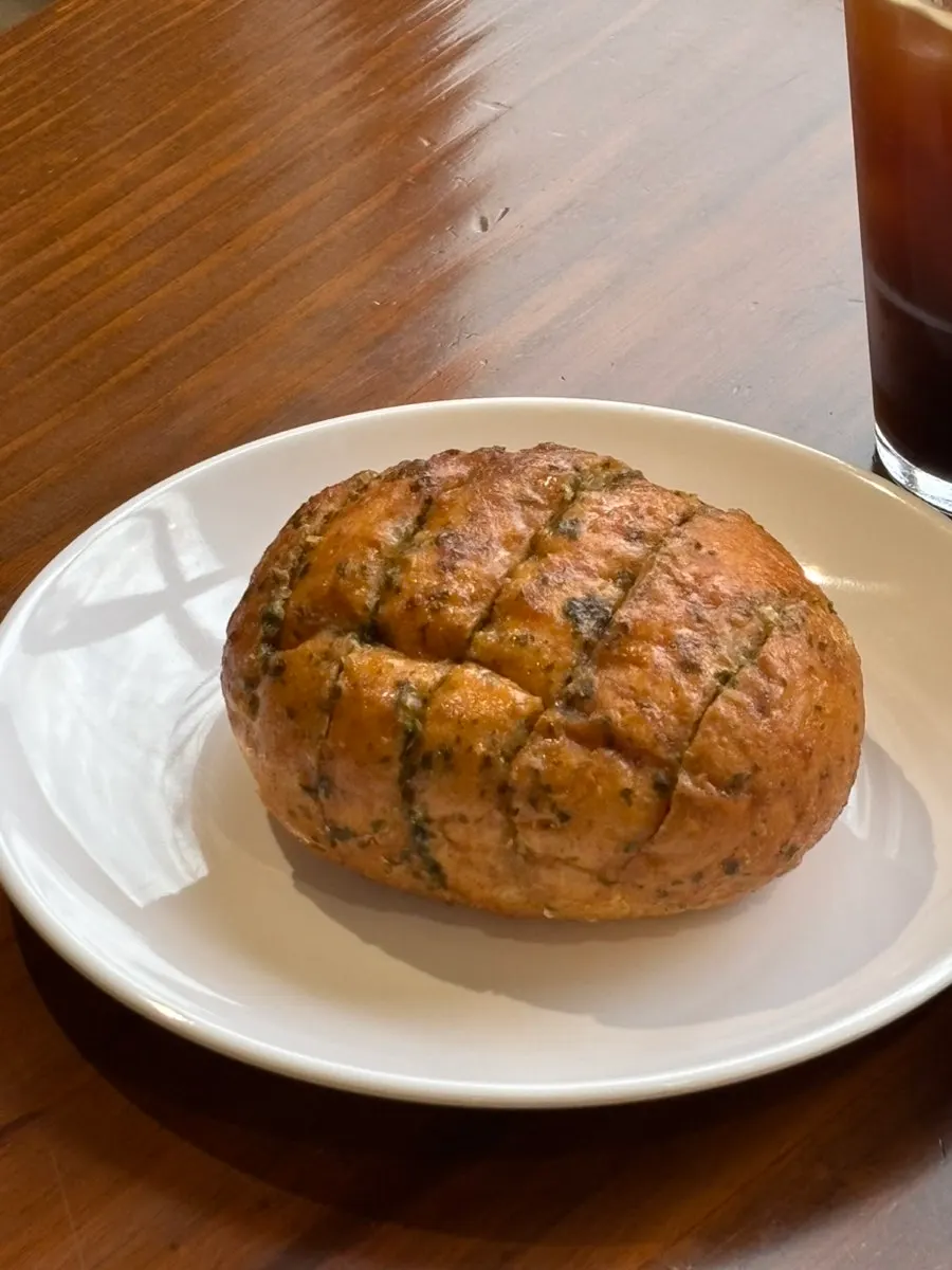육쪽 마늘빵 한 개