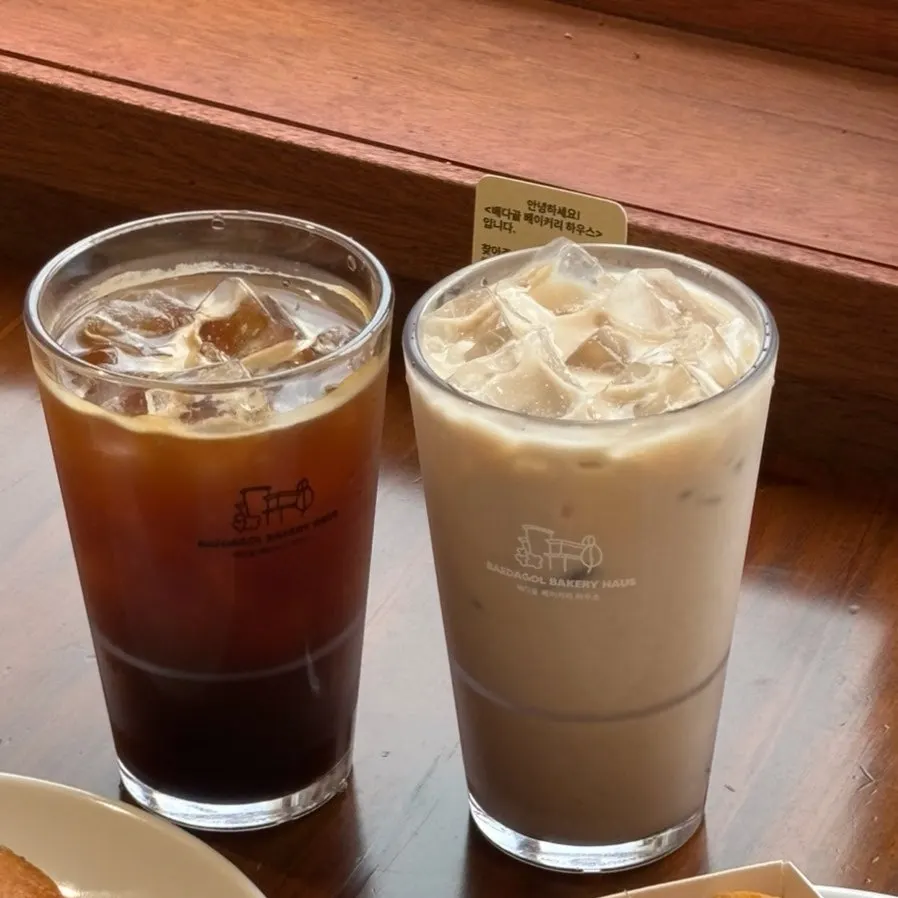 단맛이 과하지 않은 밀크티 한 잔
