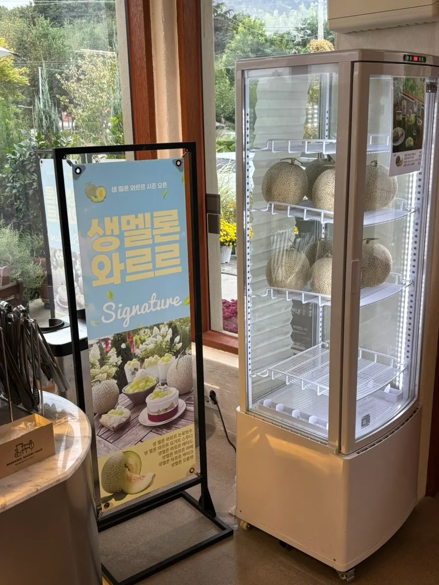 메론 시즌 메뉴가 안내된 모습