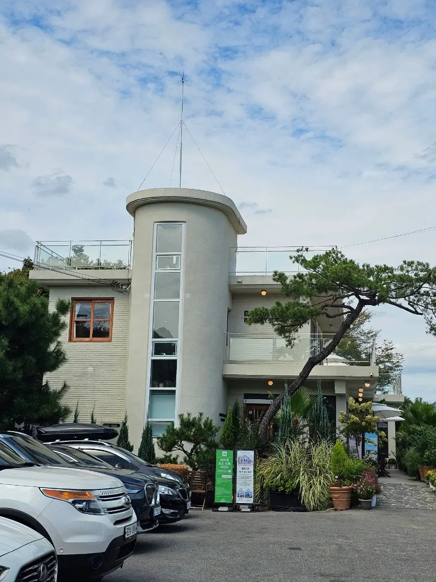 Exterior of Baedagol Bakery House with a spacious parking lot