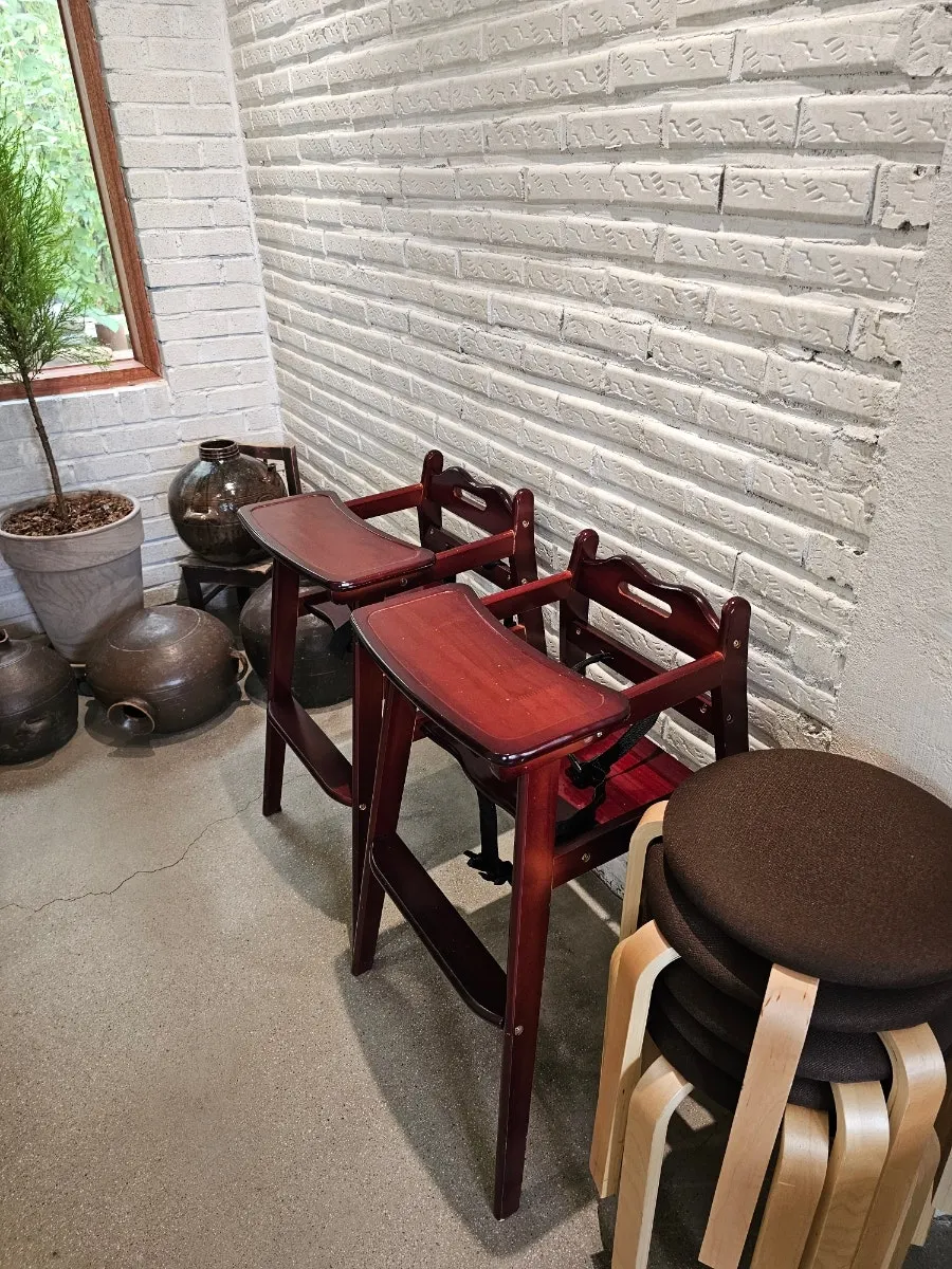 Table where bread and drinks were enjoyed at Baedagol Bakery House