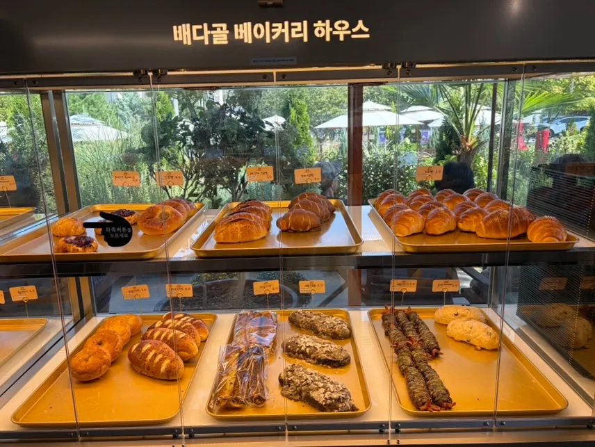 Bread and cakes displayed in the showcase