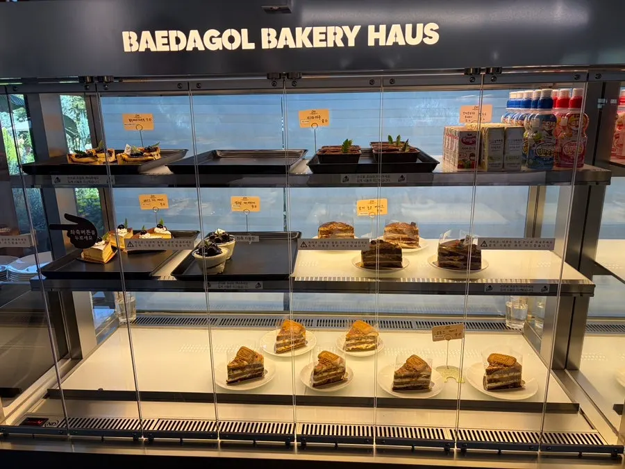 Various breads on the bakery display shelf