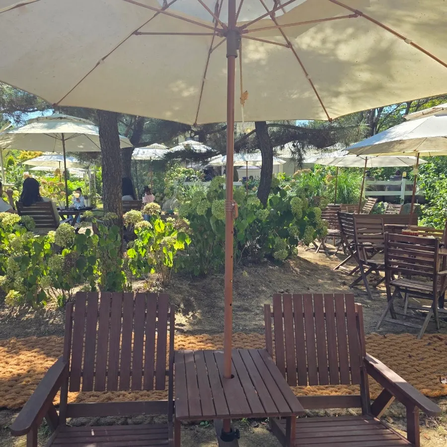 Outdoor seating good for chatting with friends or a partner