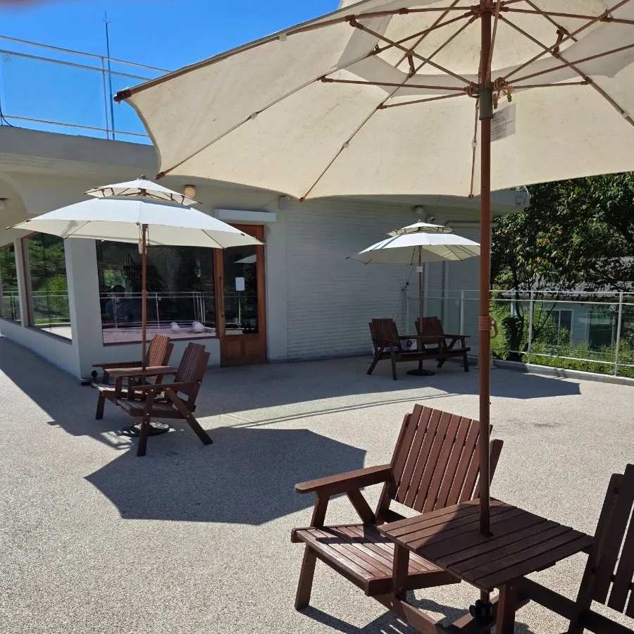Café seating where families can relax