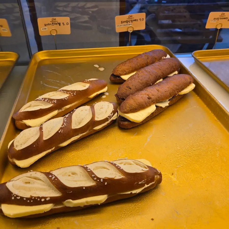 Hazelnut ambutter, baguette stuffed with butter