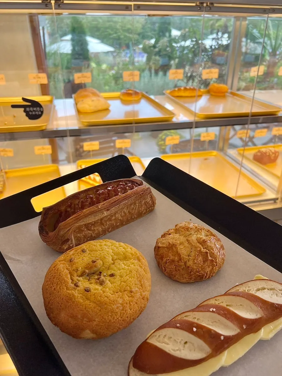 취향껏 고른 빵 네 가지