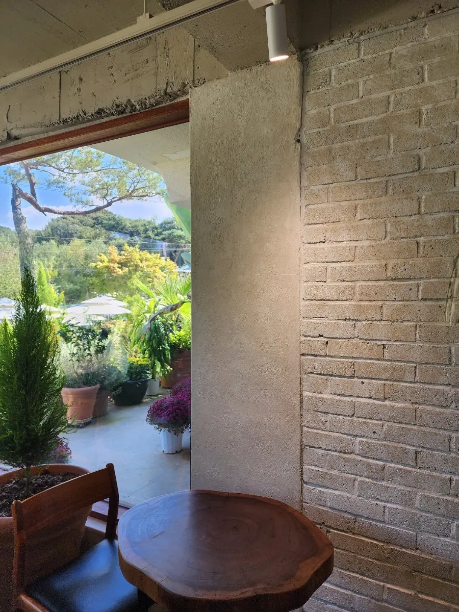 The prime photo-zone seat with a scenic view