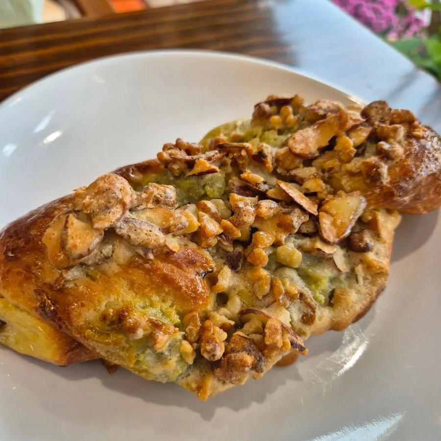 Walnut mocha covered densely with sliced almonds