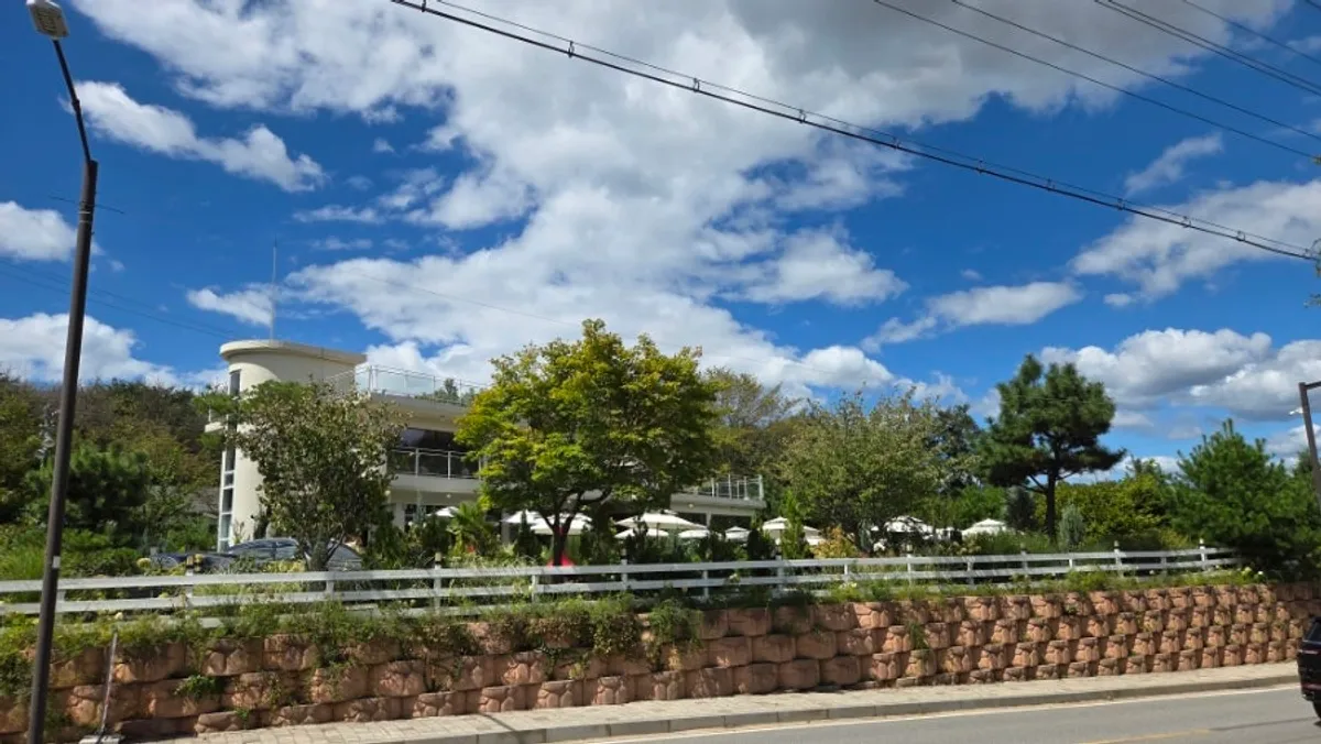 Exterior of Baedagol Bakery House and the parking area