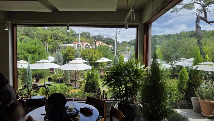The large café building of Baedagol Bakery House