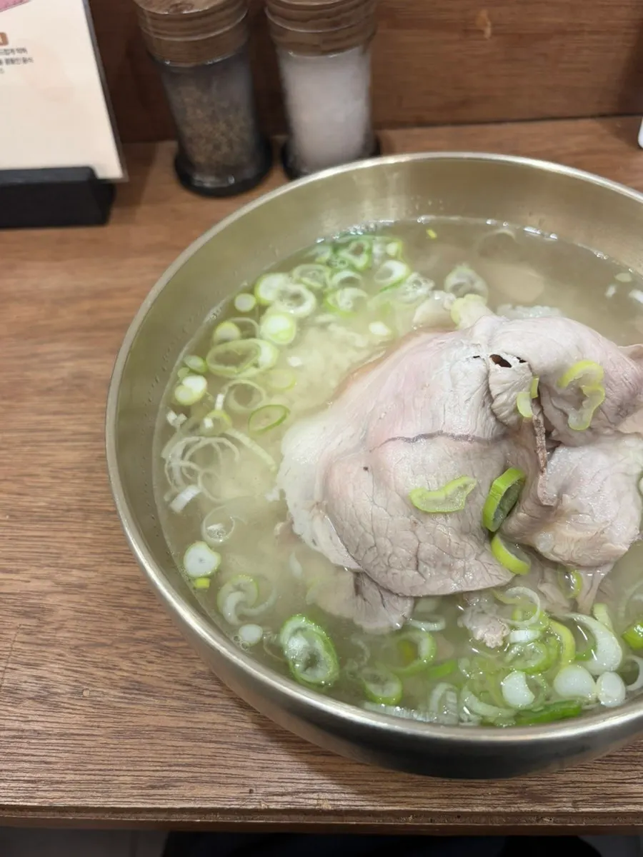 Close-up of the clear pork gomtang broth